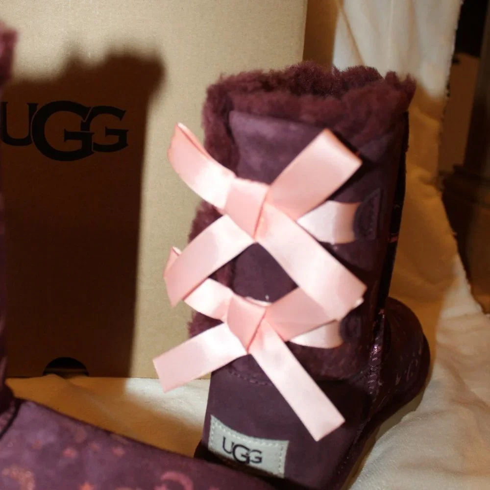 NIB UGG YOUTH 4 WOMEN'S 6 BAILEY BOW MOON AND STARS METALLIC CLASSIC SHORT BOOTS